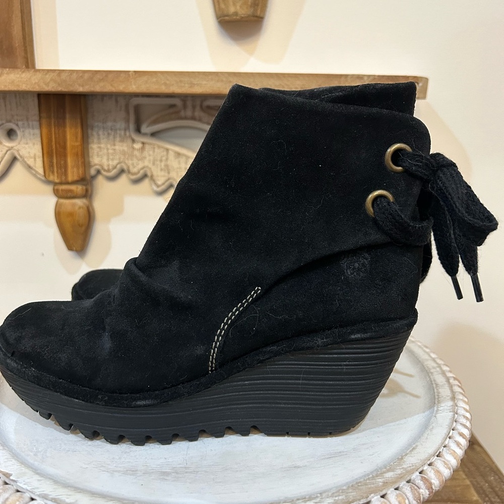 Fly London Women’s Yama Black Suede Ankle Boot Size 7